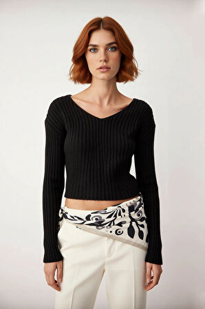 Kadın Basic Siluet Uzun Kollu Crop Akrilik Triko Kazak Regular Kalıp V Yaka Günlük Şıklık Kaliteli