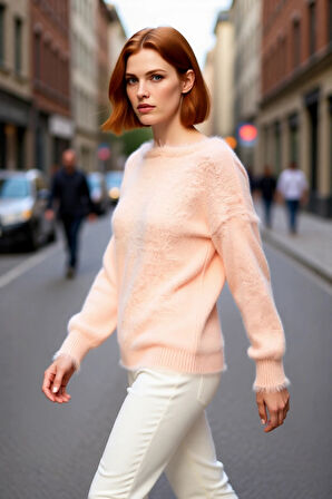 Kadın Basic Regular Kalıp Triko Kazak Dokulu Tüylü Kayık Yaka Kış Sezonu İçin İdeal Kaliteli