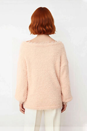 Kadın Basic Regular Kalıp Triko Kazak Dokulu Tüylü Kayık Yaka Kış Sezonu İçin İdeal Kaliteli