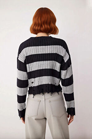 Kadın Basic Çizgili Düşük Kol Akrilik Triko Kazak Crop Kesim Akıtma Detaylı Konforlu Stil Kaliteli