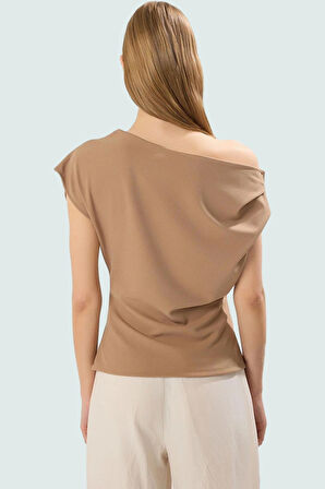 Şık Dökümlü Örme Bluz Asimetrik Yaka Kısa Kol Regular Kalıp Özel Tasarım Modern Stil