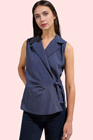 Kadın Lilyum Dokuma V Yaka Çizgili Kolsuz Gömlek Yazlık Rahat Kombin Yaz Aylarının Vazgeçilmezi