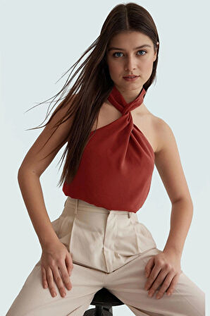 Boyundan Düğümlü Bluz Şık ve Rahat Yazlık Moda Trend Tasarım Özenle Seçilmiş