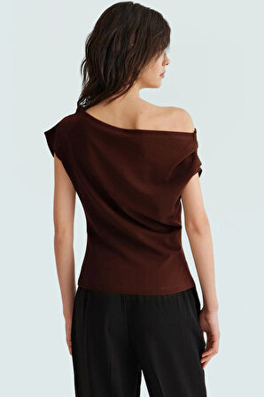 Şık Dökümlü Örme Bluz Asimetrik Yaka Kısa Kol Regular Kalıp Özel Tasarım Modern Stil