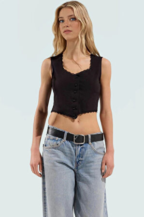 Kolsuz Dantel Detaylı Pamuklu Crop Bluz Fitted Kalıp Yazlık Özel Tasarım Rahat Kullanım