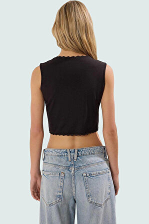 Kolsuz Dantel Detaylı Pamuklu Crop Bluz Fitted Kalıp Yazlık Özel Tasarım Rahat Kullanım