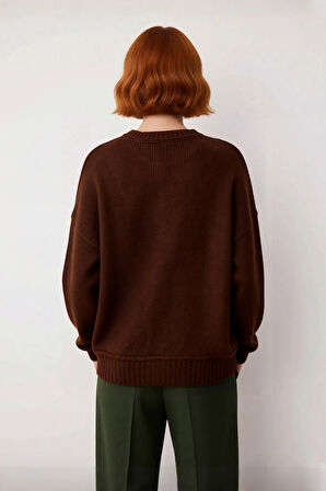 Kadın Gri Triko Oversize Bisiklet Yaka Düşük Kol Rahat Günlük Kış Kombinlerinin Vazgeçilmezi