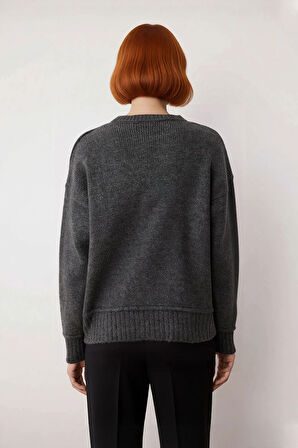 Kadın Gri Triko Oversize Bisiklet Yaka Düşük Kol Rahat Günlük Kış Kombinlerinin Vazgeçilmezi