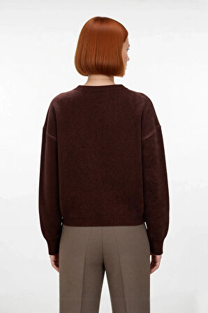 Kadın Kahverengi Oversize Triko Kazak Bisiklet Yaka Düşük Kol Tasarımı Kış Günleri İçin İdealdir