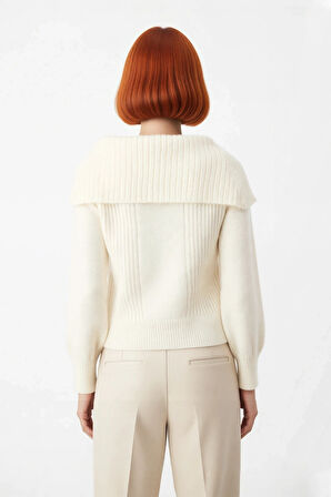 Kadın Ekru Regular Kalıp Devrik Yakalı Akrilik Triko Kazak Kışlık Günlük Şık Ve Rahat Giyim