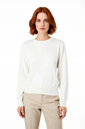 Kadın Ekru Düz Regular Kalıp Bisiklet Yaka Triko Kazak Kışın Rahat ve Şık Kombinlerin Temel Parçası