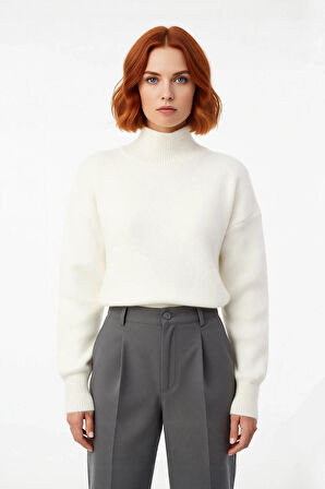 Kadın Oversize Dik Yaka Triko Kazak Yumuşak Dokusuyla Kış ve Sonbahar Kombinlerini Tamamlar