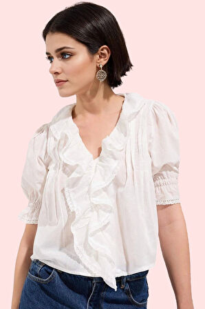 Kadın Pamuklu Gömlek V Yaka Fırfırlı Truvakar Kol Günlük Şıklık Yaz Aylarının Vazgeçilmezi