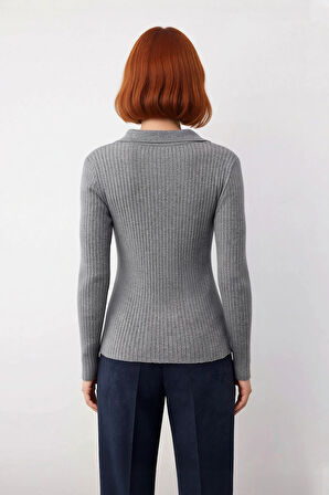 Kadın Polo Yaka Fitilli Triko Kazak Modern Fitted Tasarımıyla Casual Şıklığı Soğuk Havalarda