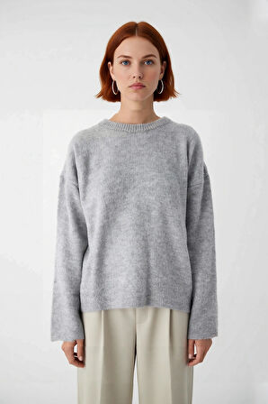 Kadınlar İçin Konforlu Oversize Düz Bisiklet Yaka Düşük Kol Triko Kazak Soğuk Günlerin Vazgeçilmezi