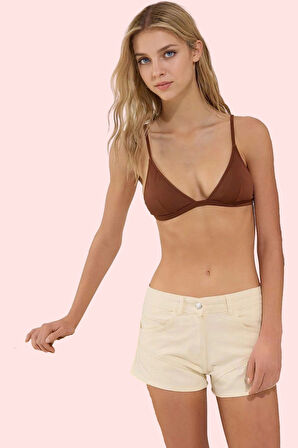 Kadın Pamuk Denim Şort Rengi Dar Paça Plaj ve Günlük Kullanım İçin Yaz Aylarının Vazgeçilmezi