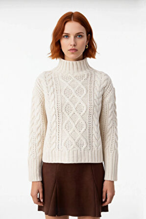 Kadın Oversize Akrilik Triko Saç Örgü Dik Yaka Kazak Soğuk Günler İçin Konforlu ve Şık Seçim