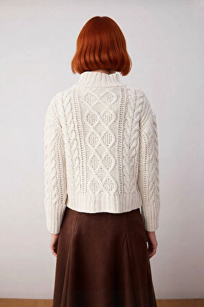 Kadın Oversize Akrilik Triko Saç Örgü Dik Yaka Kazak Soğuk Günler İçin Konforlu ve Şık Seçim