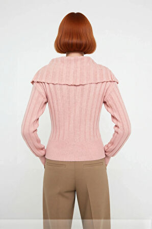 Kadınlara Özel Lacivert Düz Desenli Devrik Yaka Crop Kesim Triko Kazak Günlük Kullanım İçin İdeal.