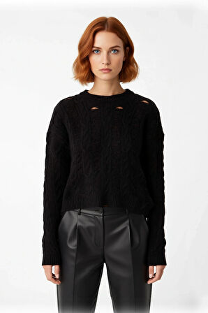 Kadın Oversize Geniş Kalıp Ajurlu Delikli Bisiklet Yaka Düşük Kol Triko Crop Kazak Şıklığı