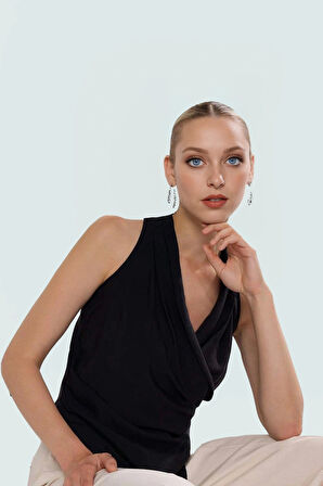 Yazlık Modal Bluz; V Yaka; Fitted; Melfi Dokuma Günlük Kullanım İçin Rahat Ve Şık Seçkin Malzeme