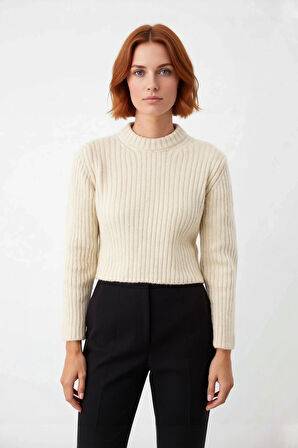 Kadınlara Özel Rahat Regular Kesim Crop Triko Kazak Fitilli Dokusu İle Kış Stilinizi Tamamlayın