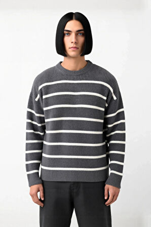 Modern Erkek Gri Çizgili Oversize Bisiklet Yaka Akrilik Uzun Kollu Kış Kombinlerinin Vazgeçilmezi