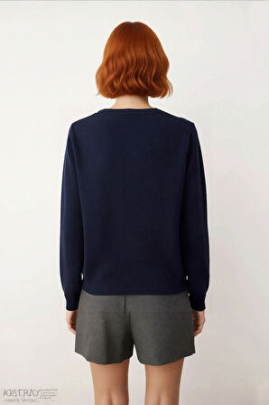 Kadınlara Özel Ekru Regular Kalıp Bisiklet Yaka Kalp İşlemeli Triko Kazak Kış Günleri İçin Harika