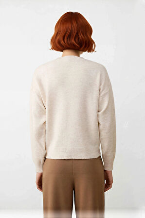 Kadın Triko Kazak Bisiklet Yaka Nakışlı Çiçek Tasarımı Regular Kalıp Kış Konforu Kaliteli Şık