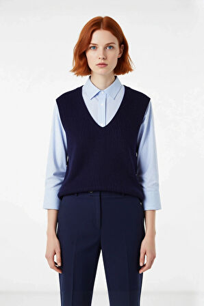 Kadınlara Özel V Yaka Relaxed Kesim Uzun Kollu Çizgili Gömlek Görünümlü Triko Kazak Sonbahar