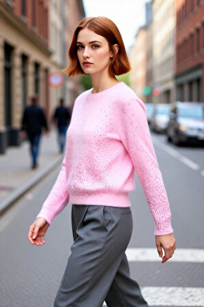 Bayan Pembe Işıltılı Taş Detaylı Yumuşak Triko Kazak Bisiklet Yaka Rahat Ve Modern Tasarım