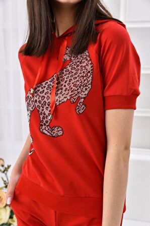 Bağcıklı ve Kapüşonlu Taş Dizinli Leopar Desenli Kısa Kollu Kırmızı Kadın Eşofman Takım