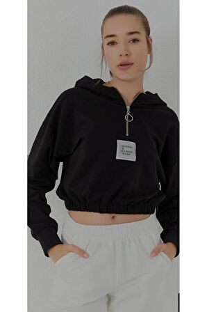 KADIN BELİ BÜZGÜLÜ KAPÜŞONLU YARIM FERMUARLI CROP SWEATSHIRT