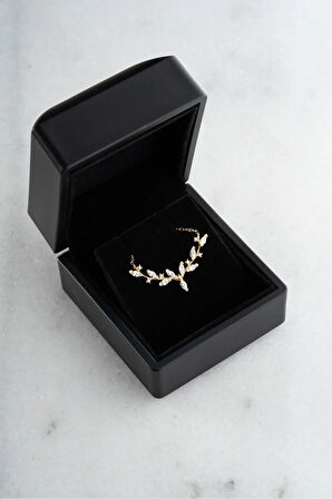 925 Ayar Işıklı Kutuda Gümüş  Gold Kaplama Mekik Taşlı Zarif Sarmaşık Kolye