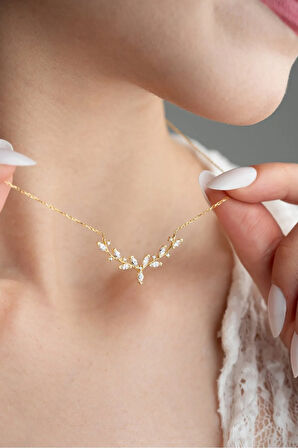 925 Ayar Işıklı Kutuda Gümüş  Gold Kaplama Mekik Taşlı Zarif Sarmaşık Kolye