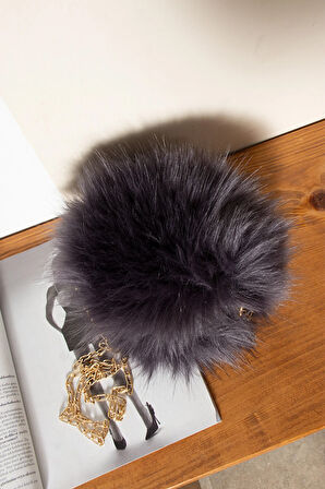 Yumuşak Dokunuş: Şık Tüylü Çanta Çapraz Askılı Zincirli Çanta