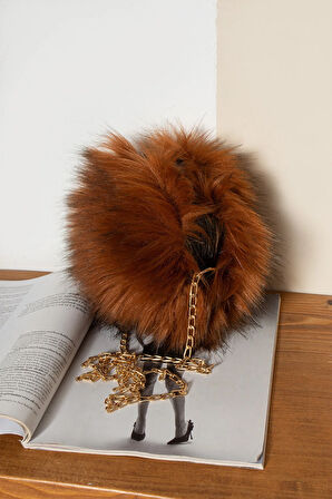 Yumuşak Dokunuş: Şık Tüylü Çanta Çapraz Askılı Zincirli Çanta