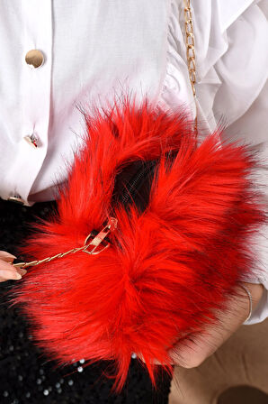 Yumuşak Dokunuş: Şık Tüylü Çanta Çapraz Askılı Zincirli Çanta