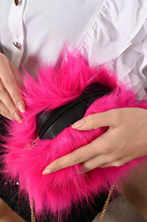 Yumuşak Dokunuş: Şık Tüylü Çanta Çapraz Askılı Zincirli Çanta