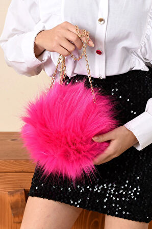 Yumuşak Dokunuş: Şık Tüylü Çanta Çapraz Askılı Zincirli Çanta