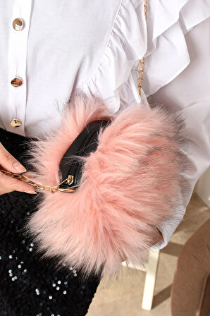 Yumuşak Dokunuş: Şık Tüylü Çanta Çapraz Askılı Zincirli Çanta