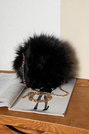 Yumuşak Dokunuş: Şık Tüylü Çanta Çapraz Askılı Zincirli Çanta