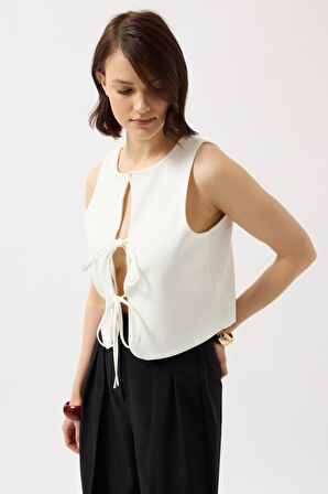 Bağcık Detay Dekolte Bluz