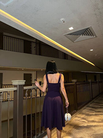 Kadın Dalgıç Krep Kumaş Kalp Yaka Askılı Midi Boy Elbise