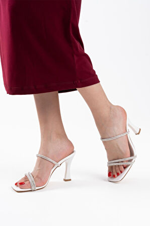 Alvina Beyaz Taşlı İnce Bantlı Kadın Topuklu Terlik