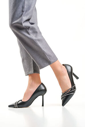 Sonya Siyah Taşlı Kadın Ayakkabı