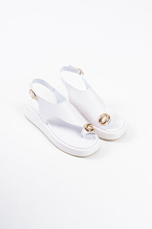 Milena Beyaz Cilt Toka Detaylı Sandalet