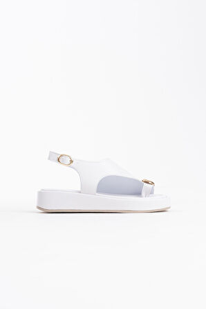 Milena Beyaz Cilt Toka Detaylı Sandalet