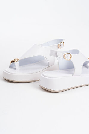 Milena Beyaz Cilt Toka Detaylı Sandalet