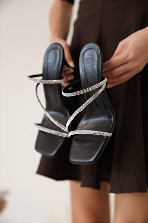 Capella Siyah Kadın Taşlı Topuklu Terlik